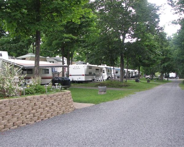 Camping Au Sous-bois du Campeur